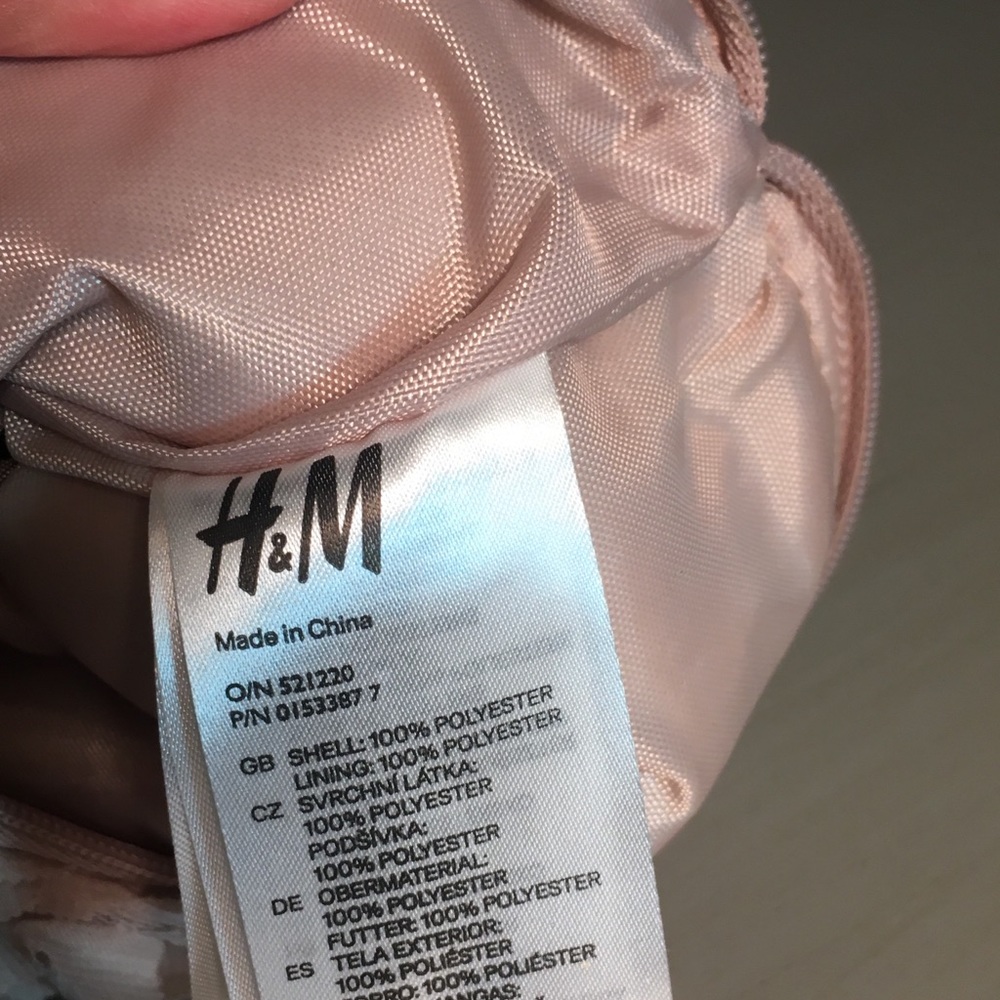 H&M Clutch. Rosette blush. Pristine condition. - Picture 4 of 4